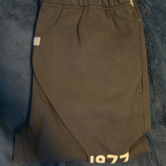 Fear of God Essentials Iron Sweatpants - Picture 3 of 5